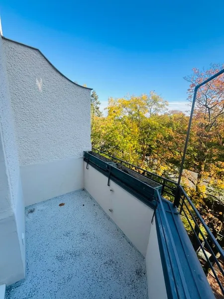 *frisch mod. großzügiger Altbau am S-Bhf Botanischer Garten* — photo 1